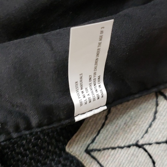 Melrose International NWT Black Table Runner with Appliqued Spider and Webs - Picture 5 of 7